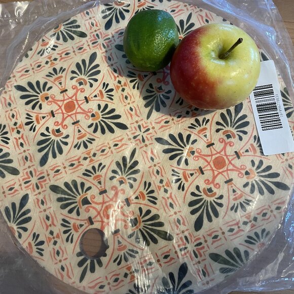 NWT Decorative Natural Birch Wood Round Cutting Board W 11.5" / D 11.5" / H 0.5" - Picture 1 of 9